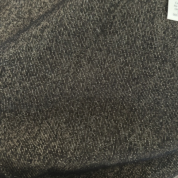 Black and gold metallic lululemon short sleeve top. Never worn! Size 2 - Picture 3 of 3